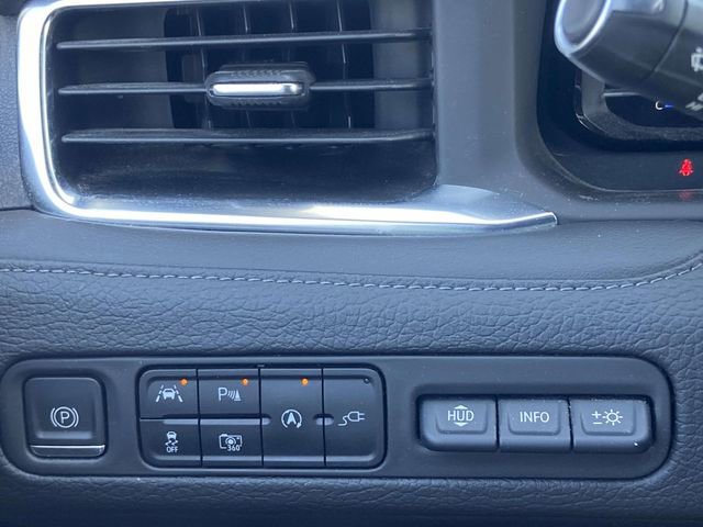 Used 2022 GMC Yukon Denali w/ Advanced Technology Package image 25