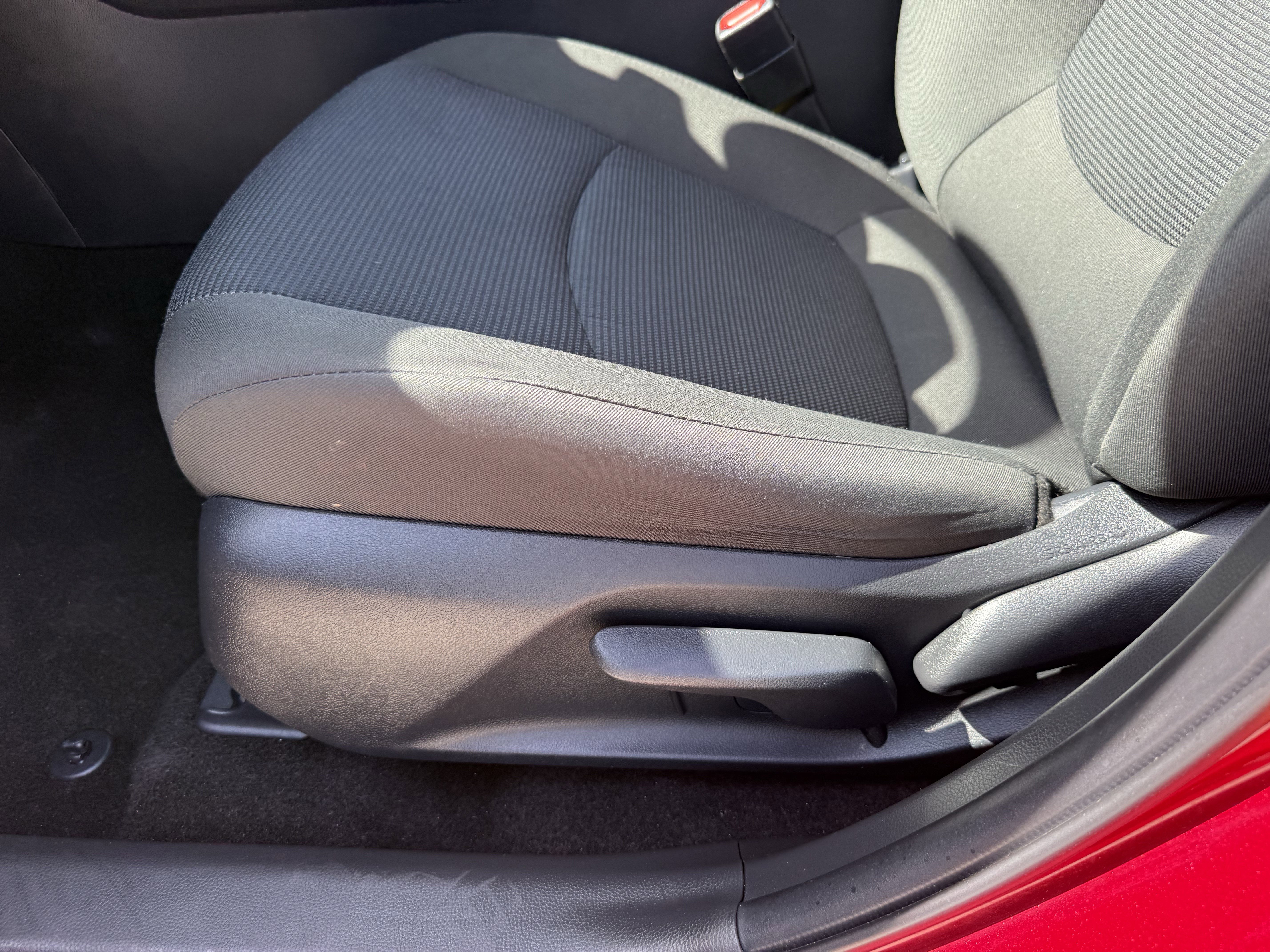 Used 2025 Toyota RAV4 LE image 28