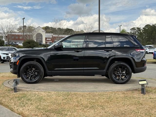 Certified 2024 Jeep Grand Cherokee Altitude AWD/4WD image 4