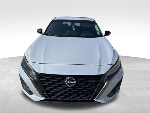 Used 2024 Nissan Altima 2.0 SR image 2