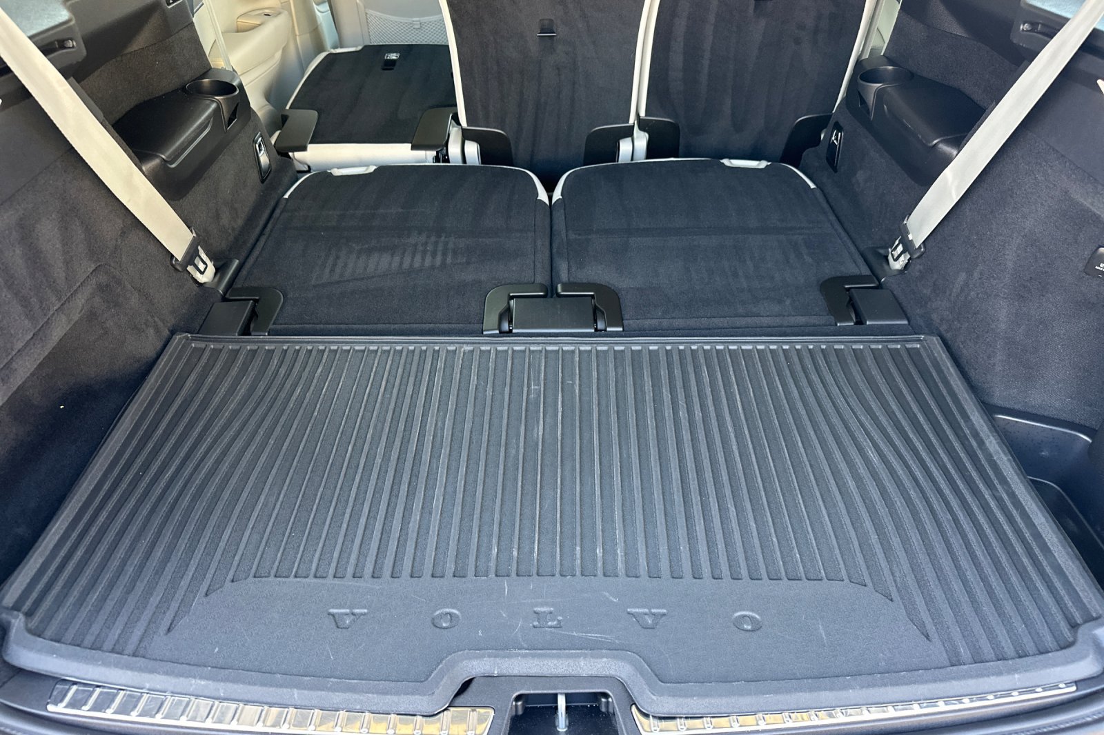 Certified 2025 Volvo XC90 B6 Plus w/ Protection Package Premier AWD/4WD image 18