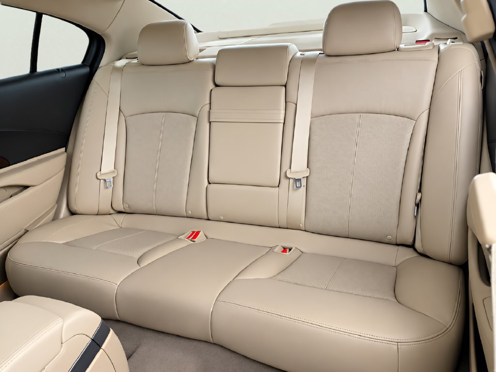 Used 2013 Buick LaCrosse Premium w/ Entertainment Package FWD image 11