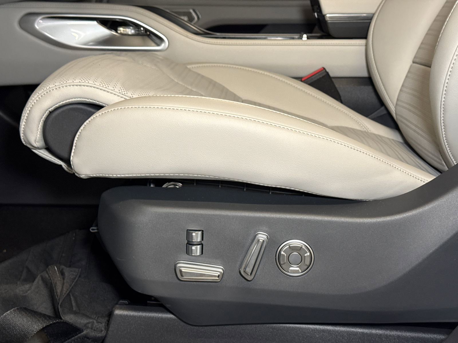 New 2026 Lincoln Nautilus Reserve AWD/4WD image 19