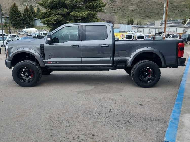 New 2026 Ford F250 Lariat w/ Black Appearance Package AWD/4WD image 9