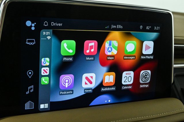 Used 2023 Chevrolet Suburban Premier image 3