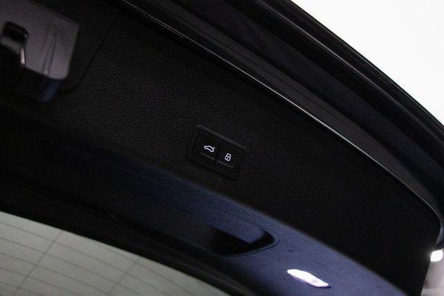 Used 2022 Audi e-tron Premium Plus w/ Premium Plus Package image 21