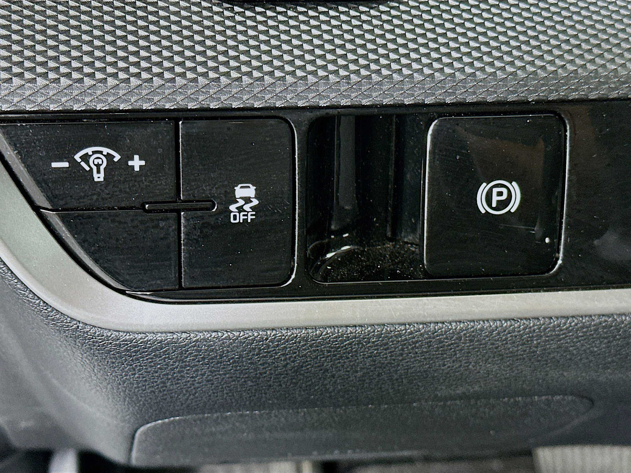 Used 2025 Kia Sportage LX image 17