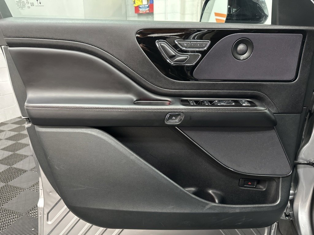 Used 2023 Lincoln Aviator Reserve w/ Equipment Group 201A image 18