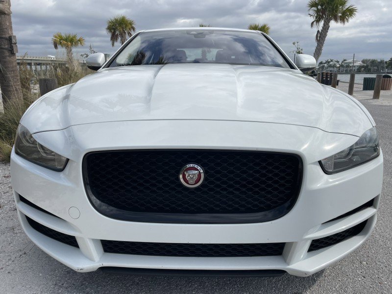 Used 2017 Jaguar XE Prestige image 4