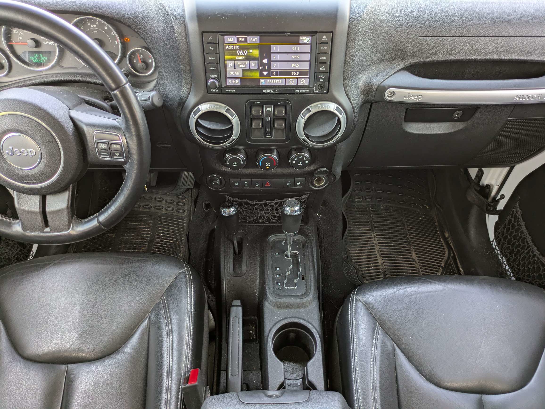 Used 2015 Jeep Wrangler Unlimited Sahara w/ Dual Top Group AWD/4WD image 29