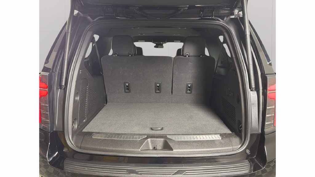Used 2026 Chevrolet Suburban Premier AWD/4WD image 31