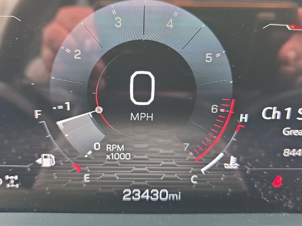 Used 2025 GMC Acadia Elevation image 21