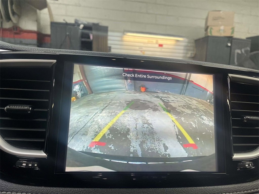 Used 2024 Chrysler Pacifica Select image 16