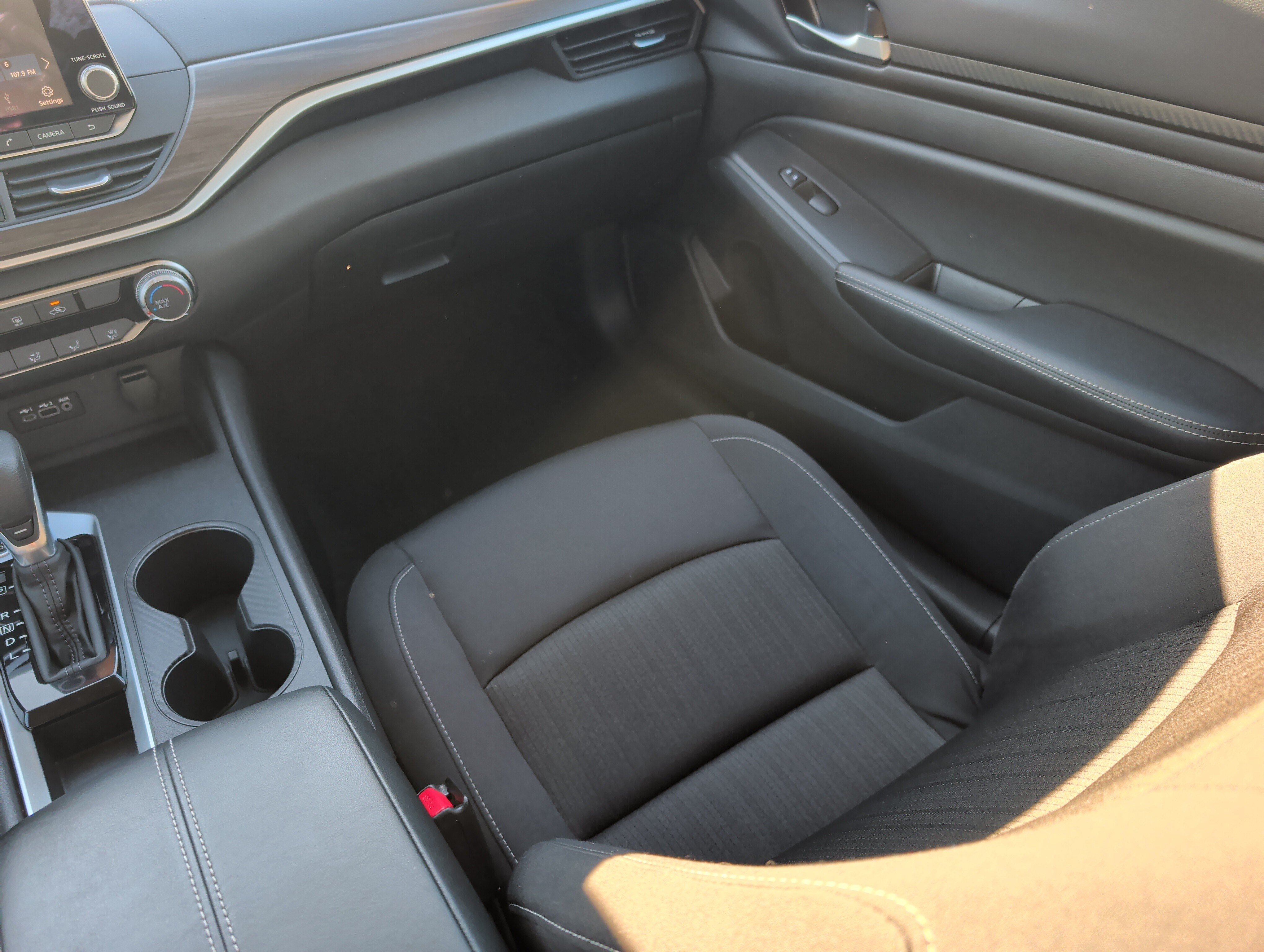 Used 2025 Nissan Altima 2.5 SV FWD image 11