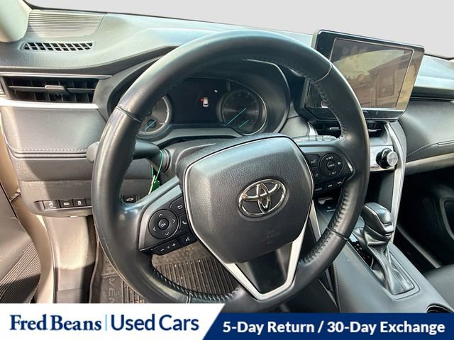 Used 2023 Toyota Venza LE image 9