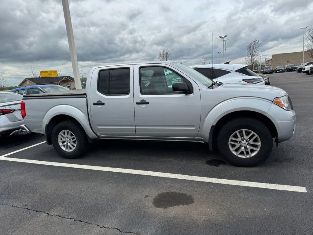 Used 2017 Nissan Frontier SV image 2