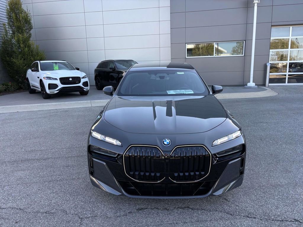 New 2026 BMW 750e xDrive w/ Executive Package image 2