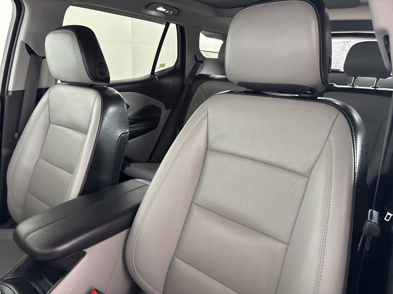 Used 2022 GMC Terrain SLT w/ LPO, Floor Liner Package image 12