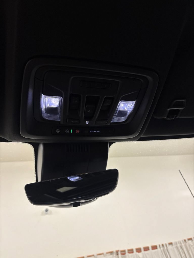 Used 2024 Chevrolet Silverado 2500 High Country w/ High Country Premium Package AWD/4WD image 14