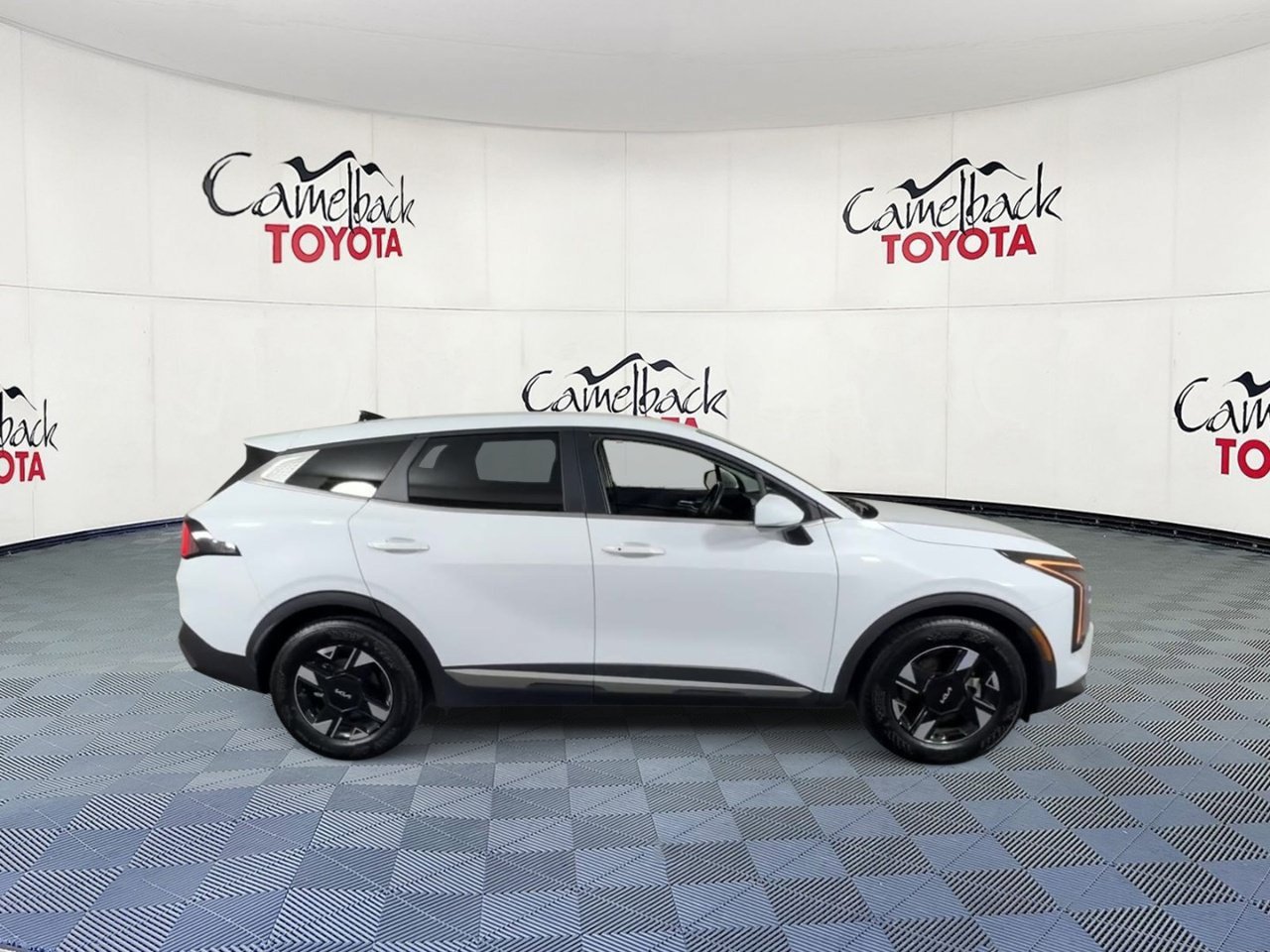 Used 2026 Kia Sportage LX FWD image 4