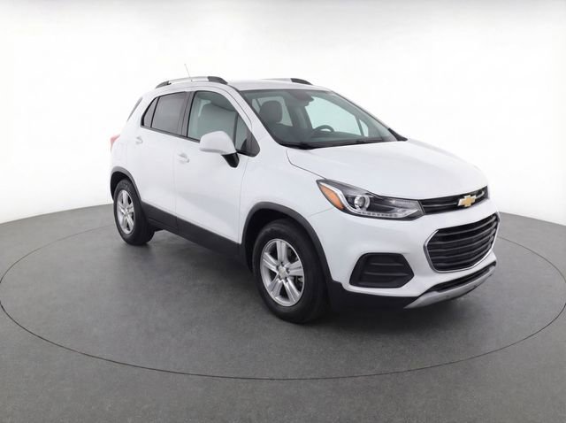 Certified 2022 Chevrolet Trax LT w/ LT Convenience Package image 2