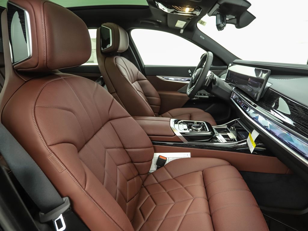 New 2026 BMW 740i xDrive w/ Premium Package image 31