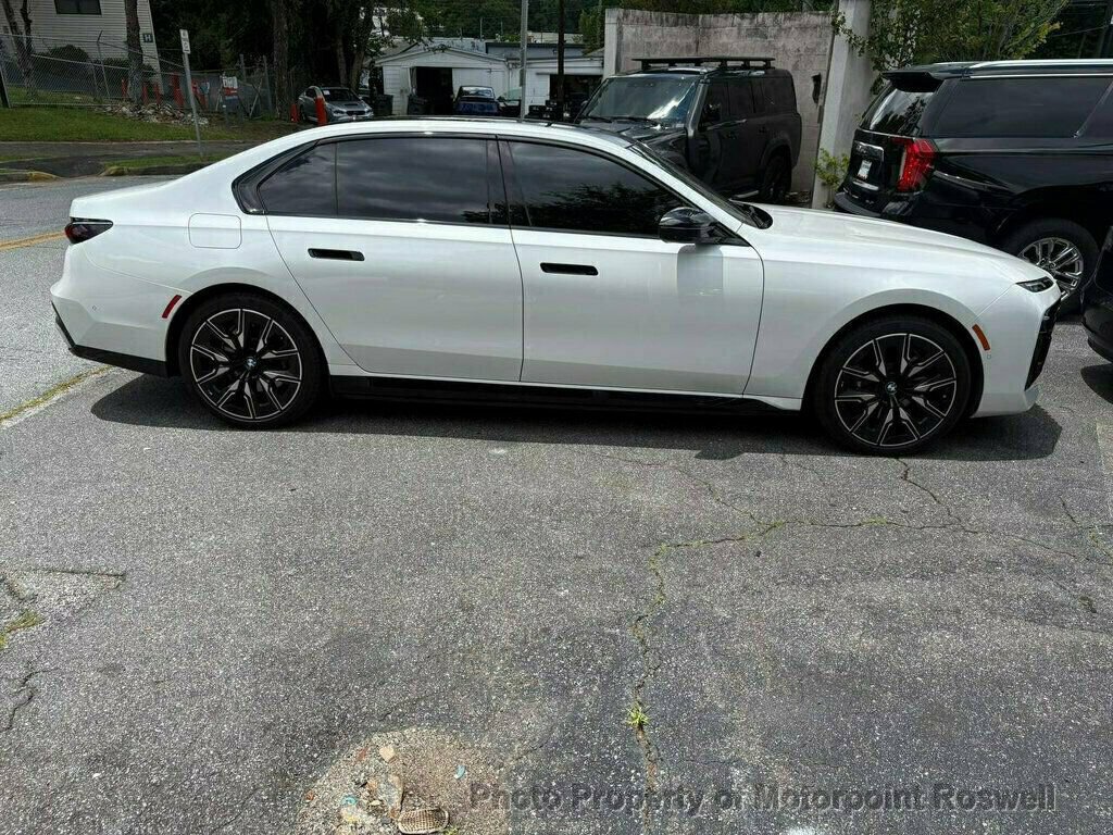 Used 2024 BMW i7 M70 w/ Premium Package AWD/4WD image 5