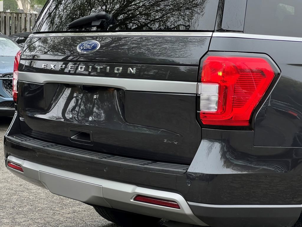 Used 2024 Ford Expedition XLT image 12