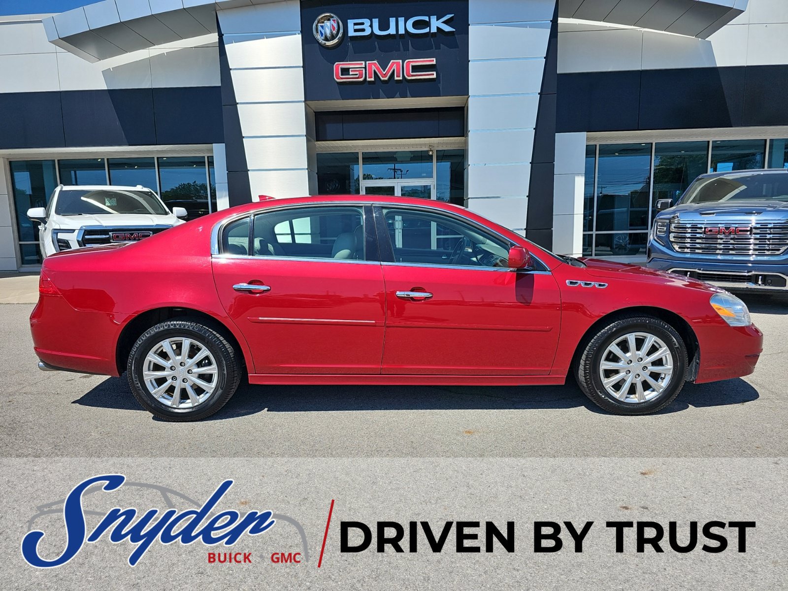 Used 2011 Buick Lucerne CXL FWD image 8