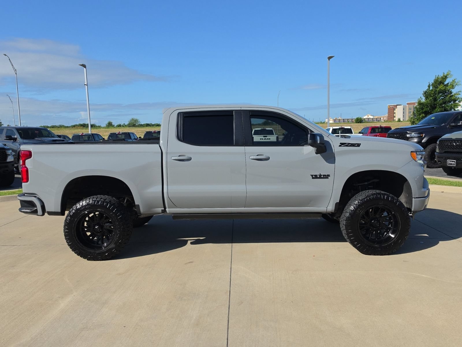 Used 2025 Chevrolet Silverado 1500 RST AWD/4WD image 6