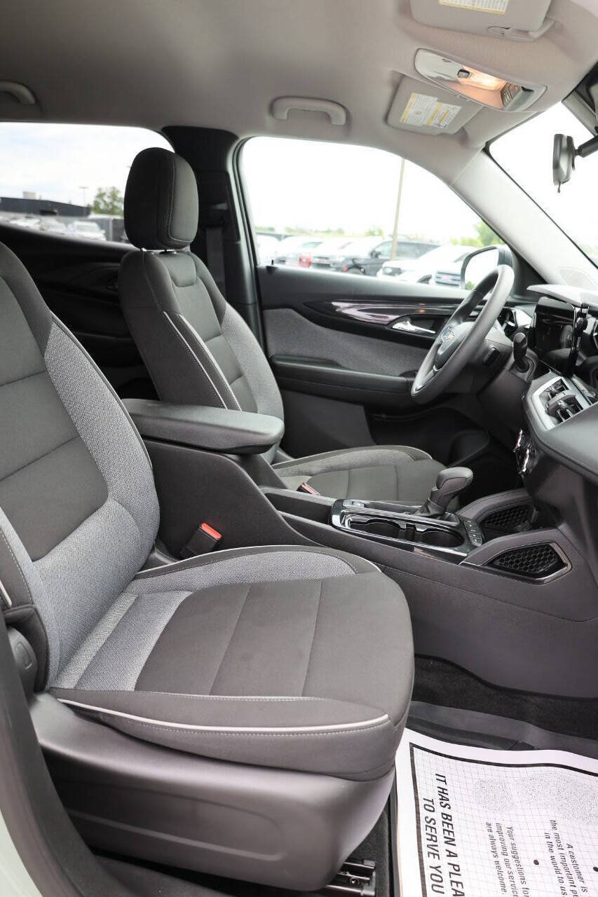Used 2026 Chevrolet TrailBlazer LS w/ LS Convenience Package AWD/4WD image 15
