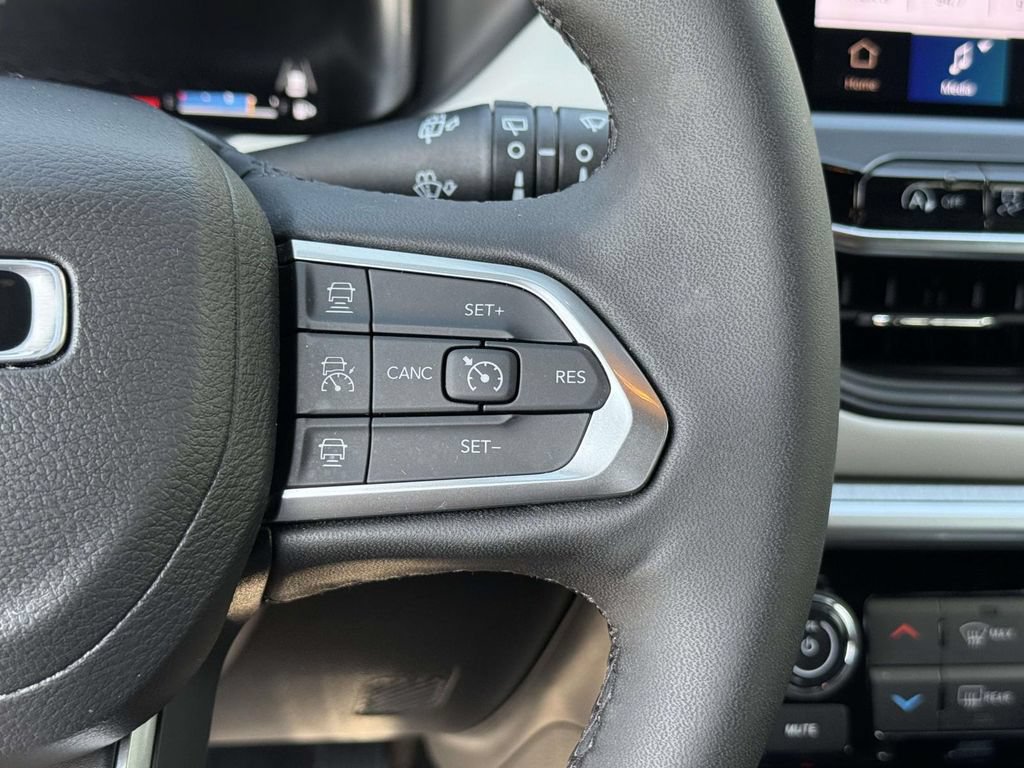 Used 2025 Jeep Compass Limited w/ Elite Group AWD/4WD image 22