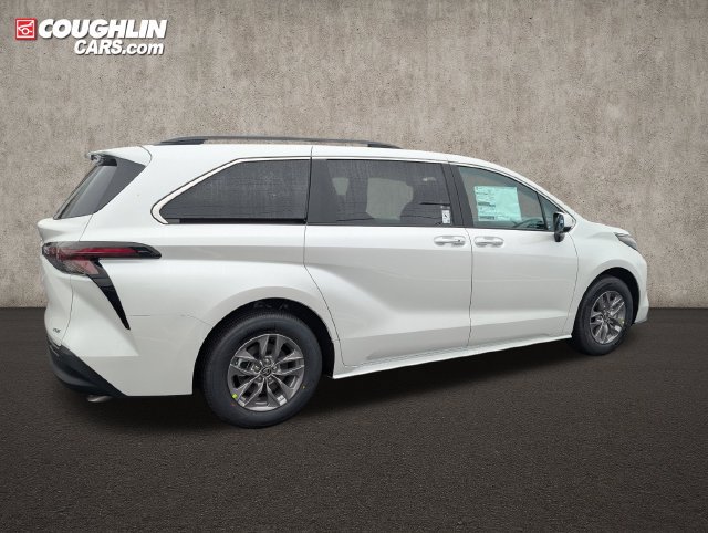 New 2026 Toyota Sienna XLE FWD image 8
