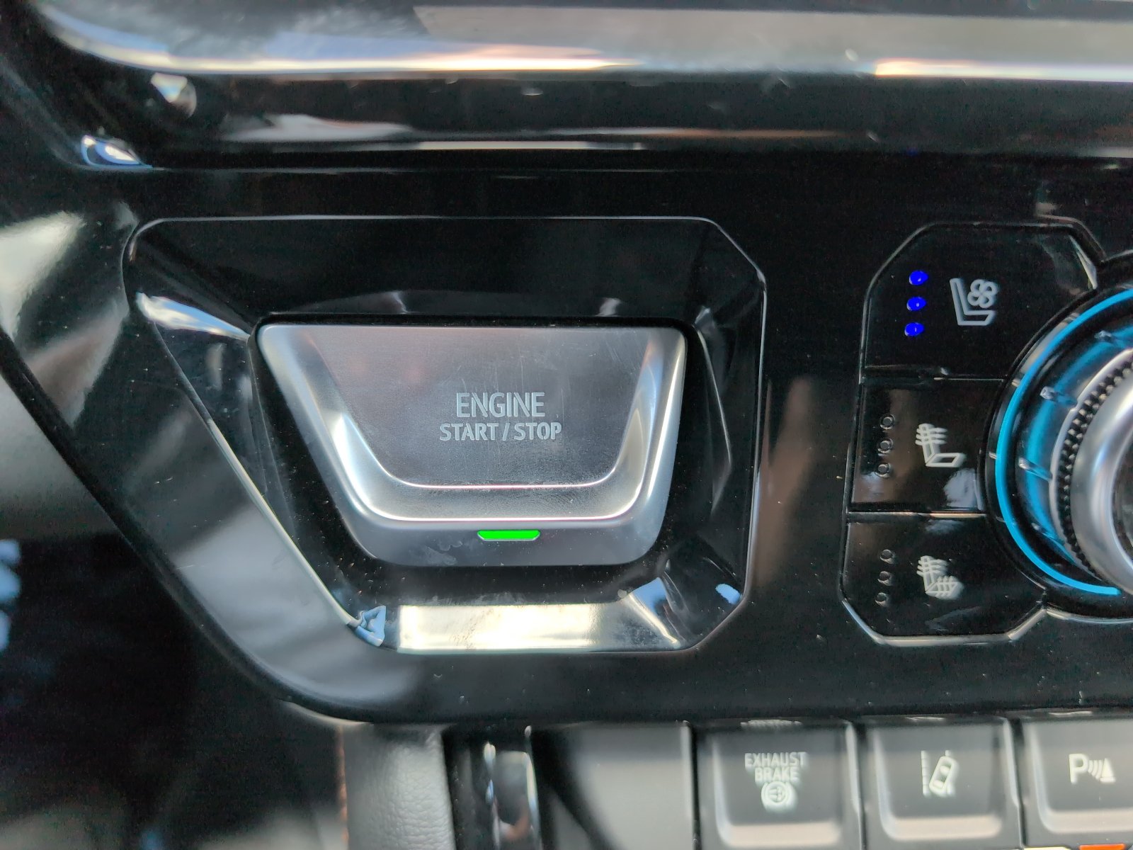 Used 2025 GMC Sierra 2500 AT4 w/ AT4 Premium Plus Package AWD/4WD image 30