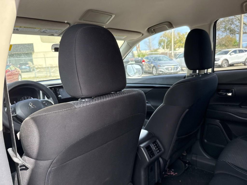 Used 2020 Mitsubishi Outlander ES image 12
