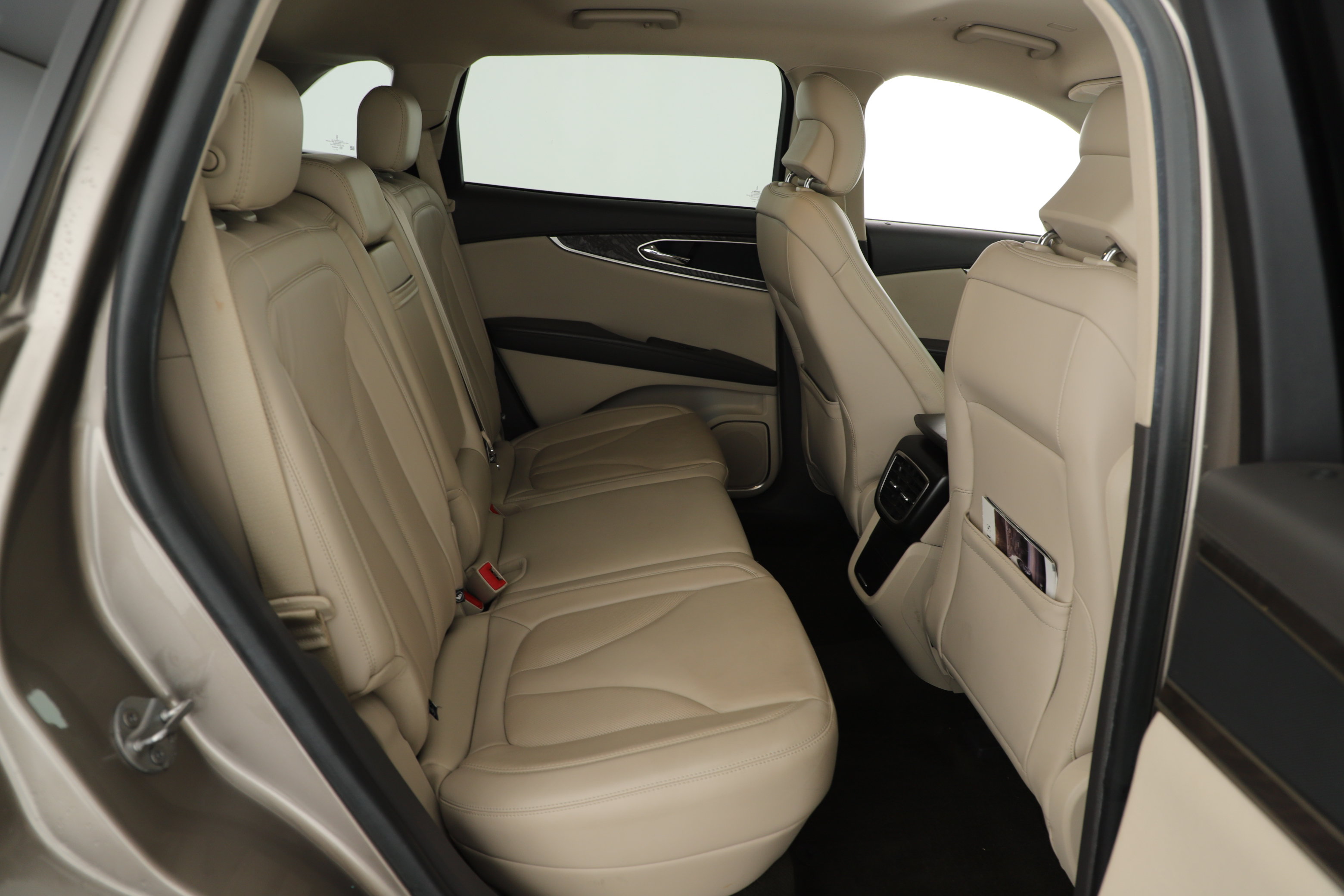 Used 2019 Lincoln Nautilus Select w/ Cargo Utility Package FWD image 12