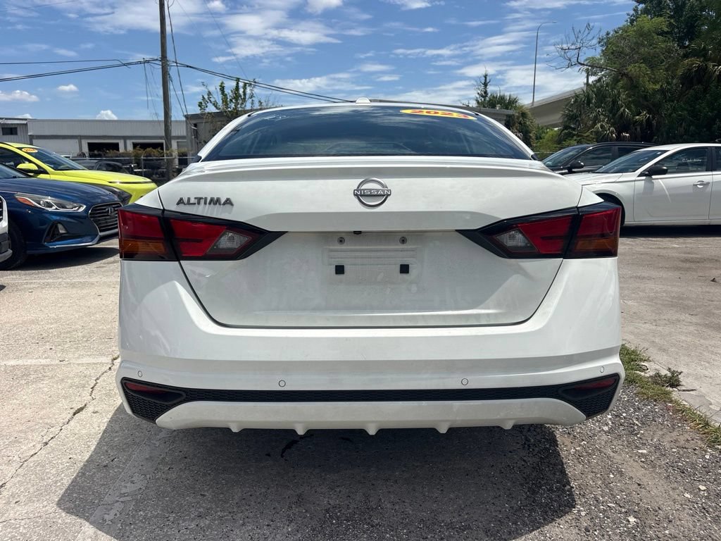 Used 2025 Nissan Altima 2.5 SV FWD image 4