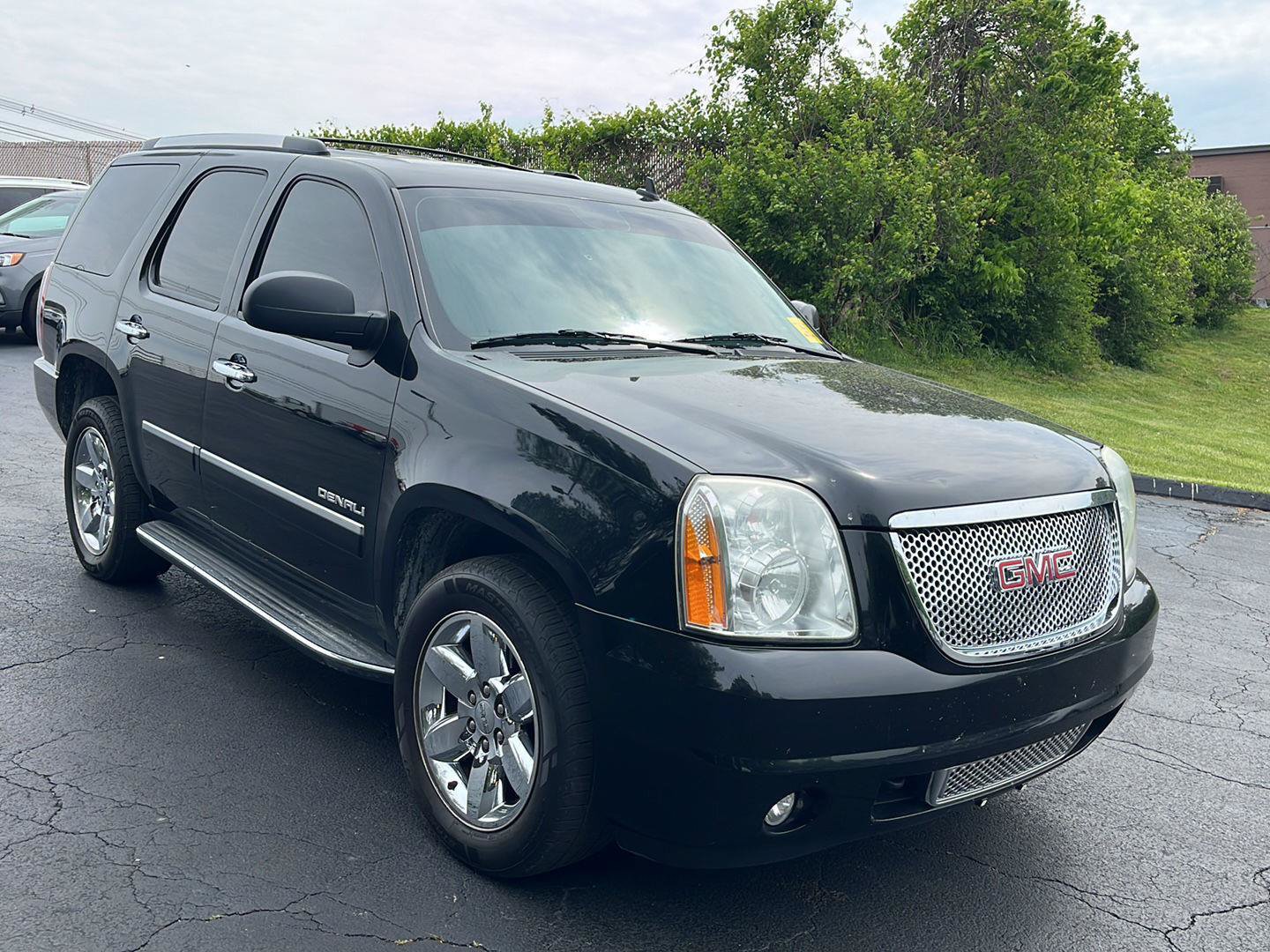 Used 2013 GMC Yukon Denali AWD/4WD image 6