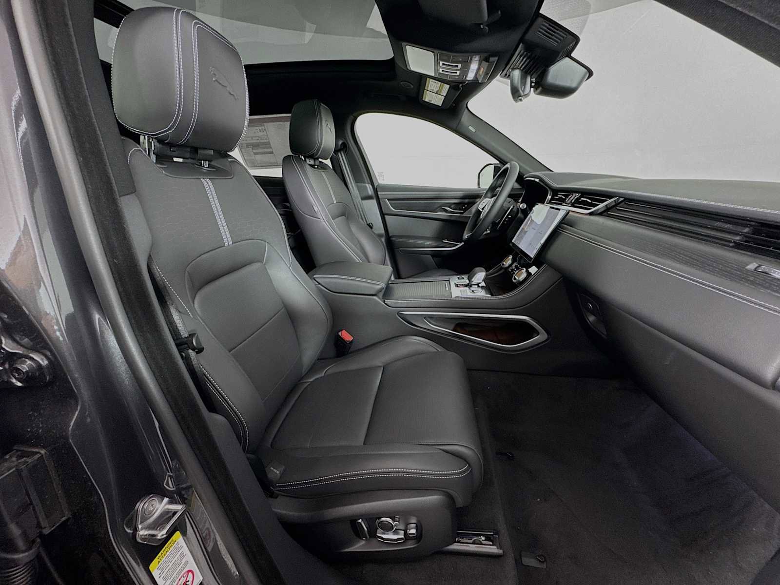 New 2026 Jaguar F-PACE R-Dynamic S image 27