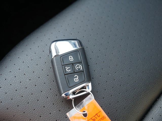 Certified 2023 Volkswagen Atlas Cross Sport SEL R-Line AWD/4WD image 35