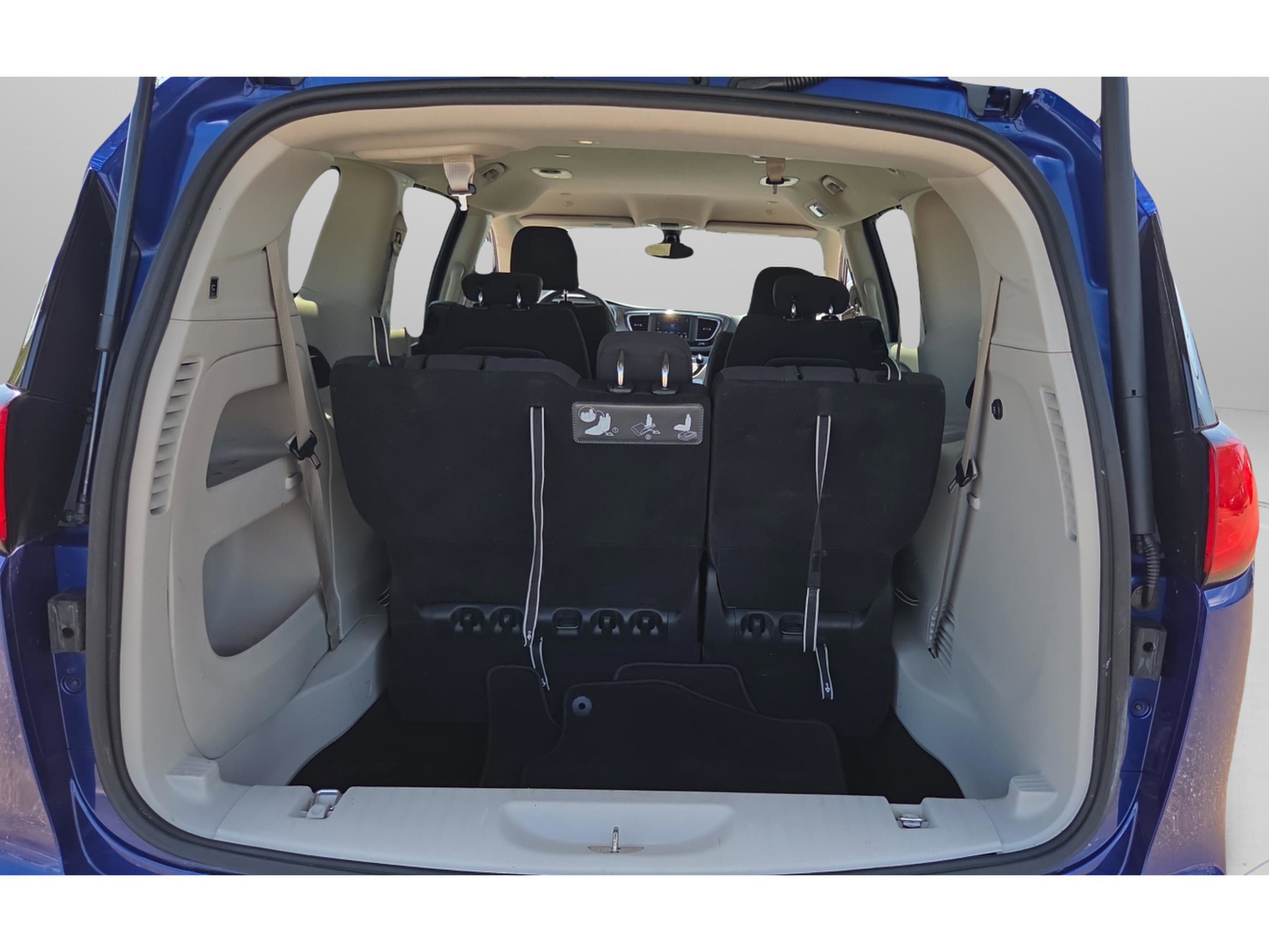 Used 2020 Chrysler Pacifica Touring image 14