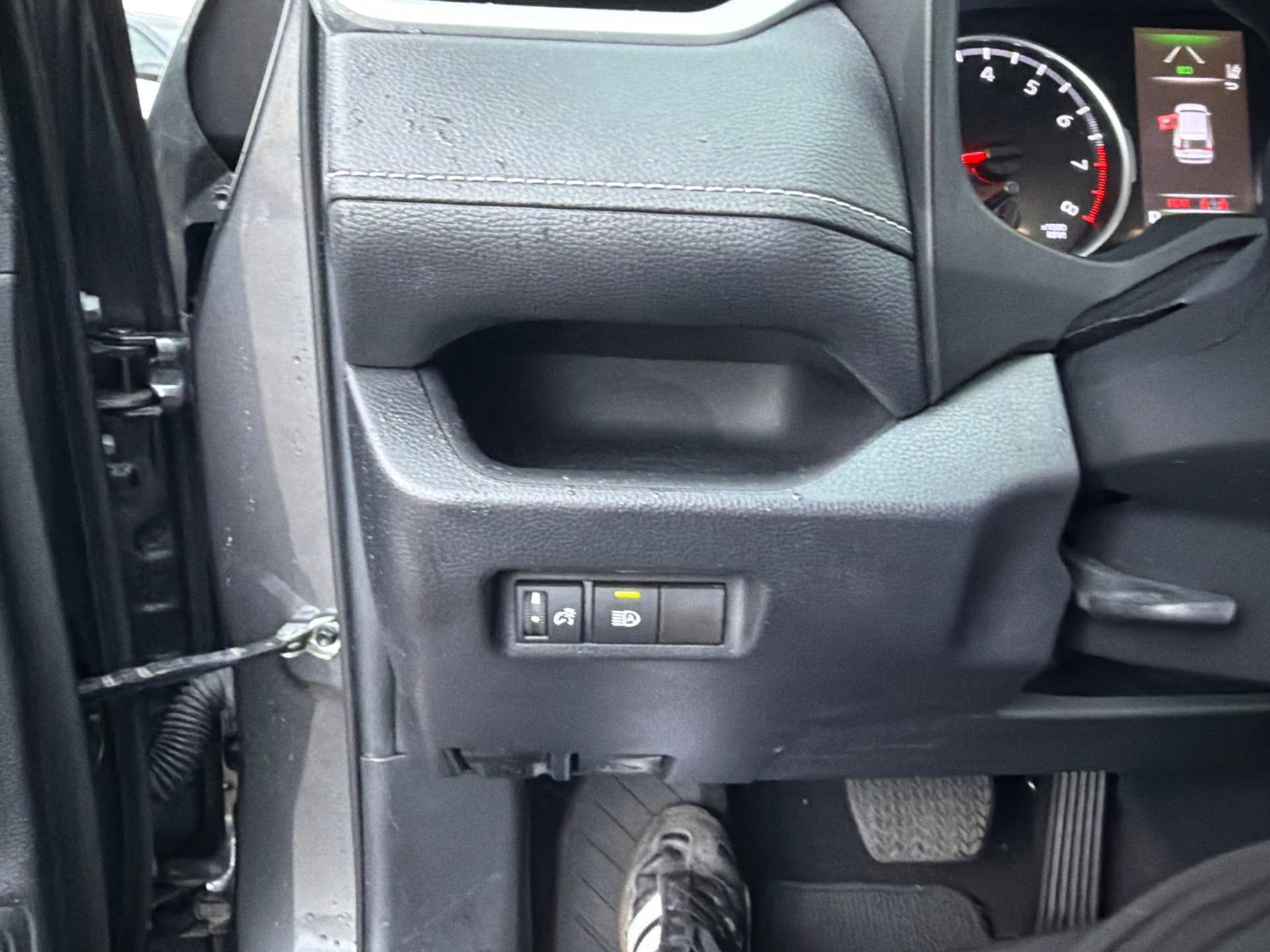Used 2022 Toyota RAV4 LE FWD image 29