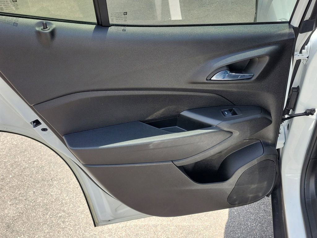 Used 2024 Chevrolet Trax LT w/ Sunroof Package FWD image 9