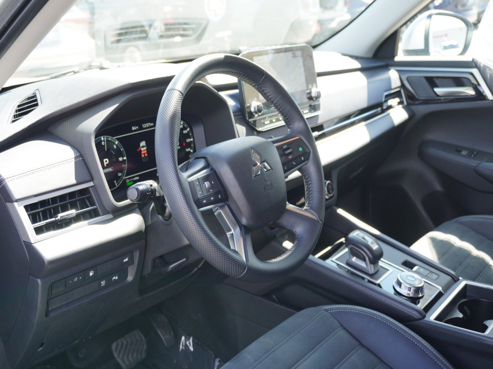 Used 2023 Mitsubishi Outlander SE image 20