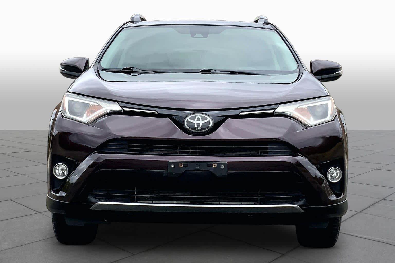 Used 2017 Toyota RAV4 XLE AWD/4WD image 4