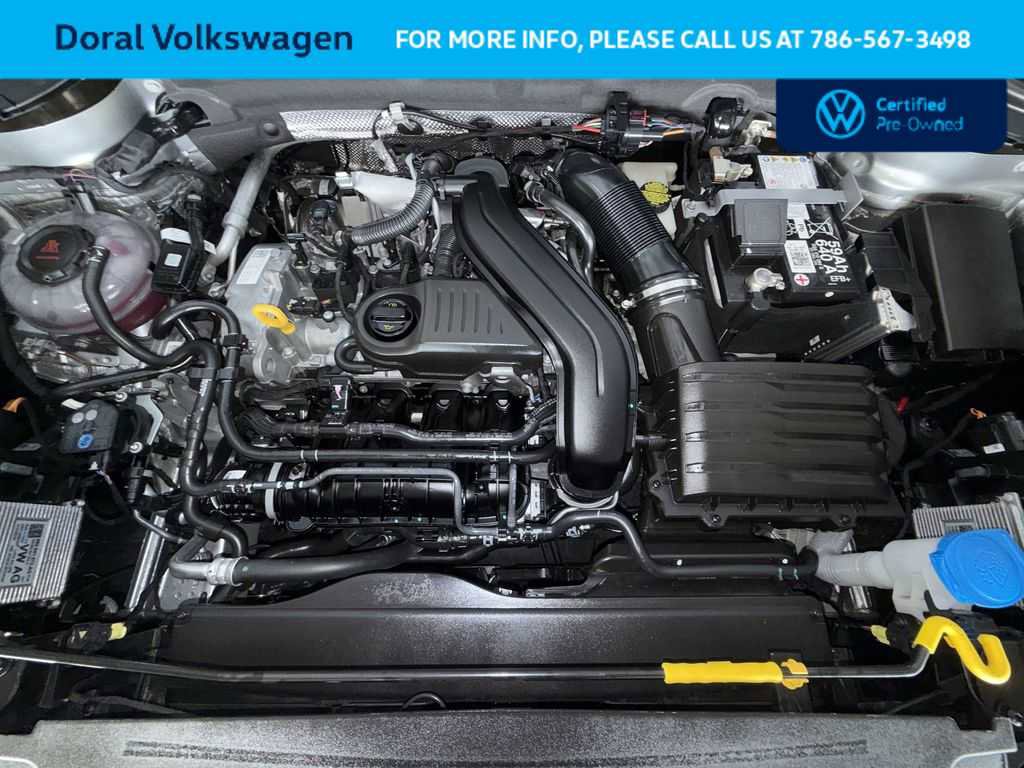 Used 2025 Volkswagen Taos SE FWD image 12