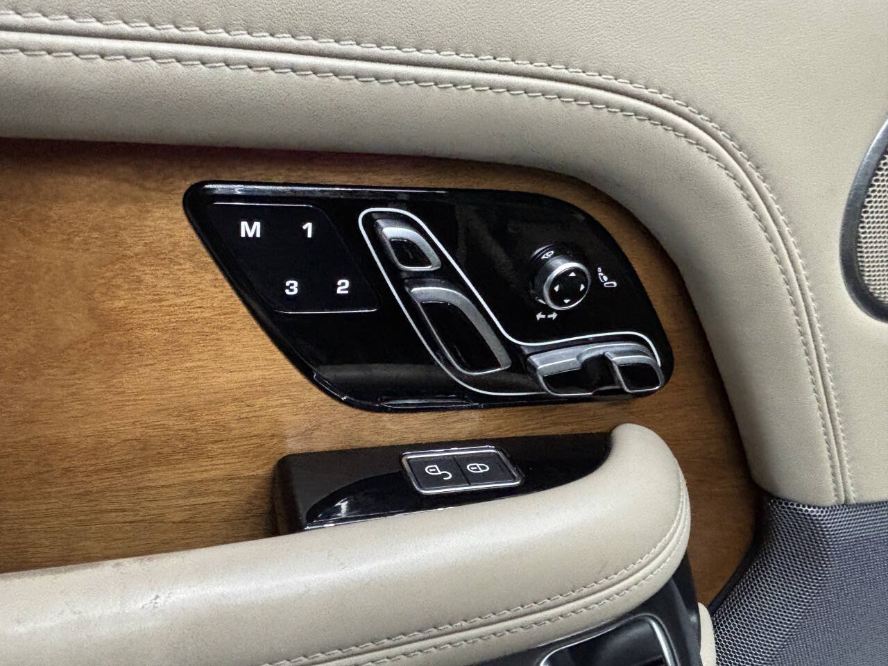 Used 2019 Land Rover Range Rover Long Wheelbase Autobiography AWD/4WD image 20