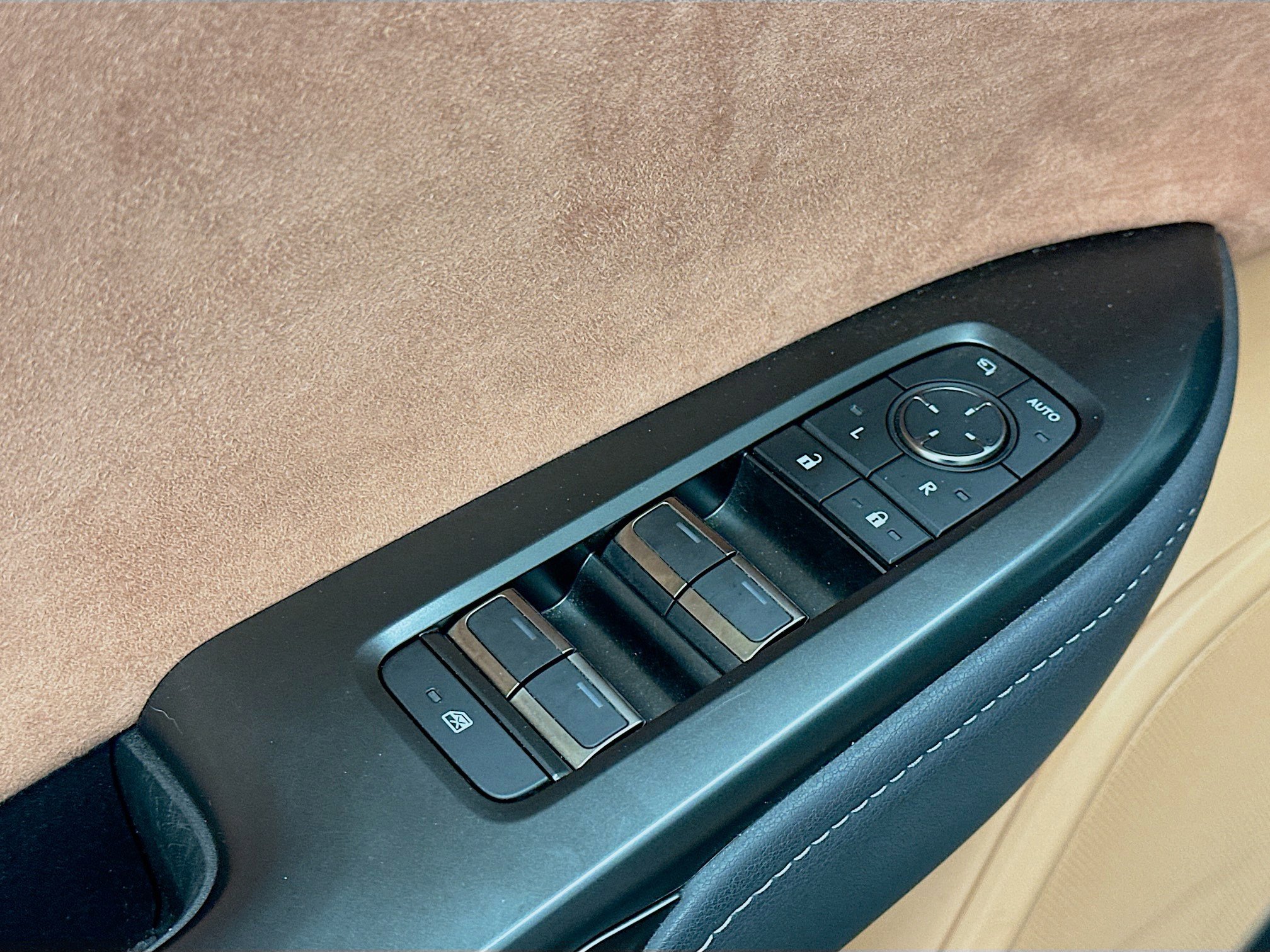 Used 2023 Lexus RZ 450e Premium w/ Accessory Package (Z1) image 15