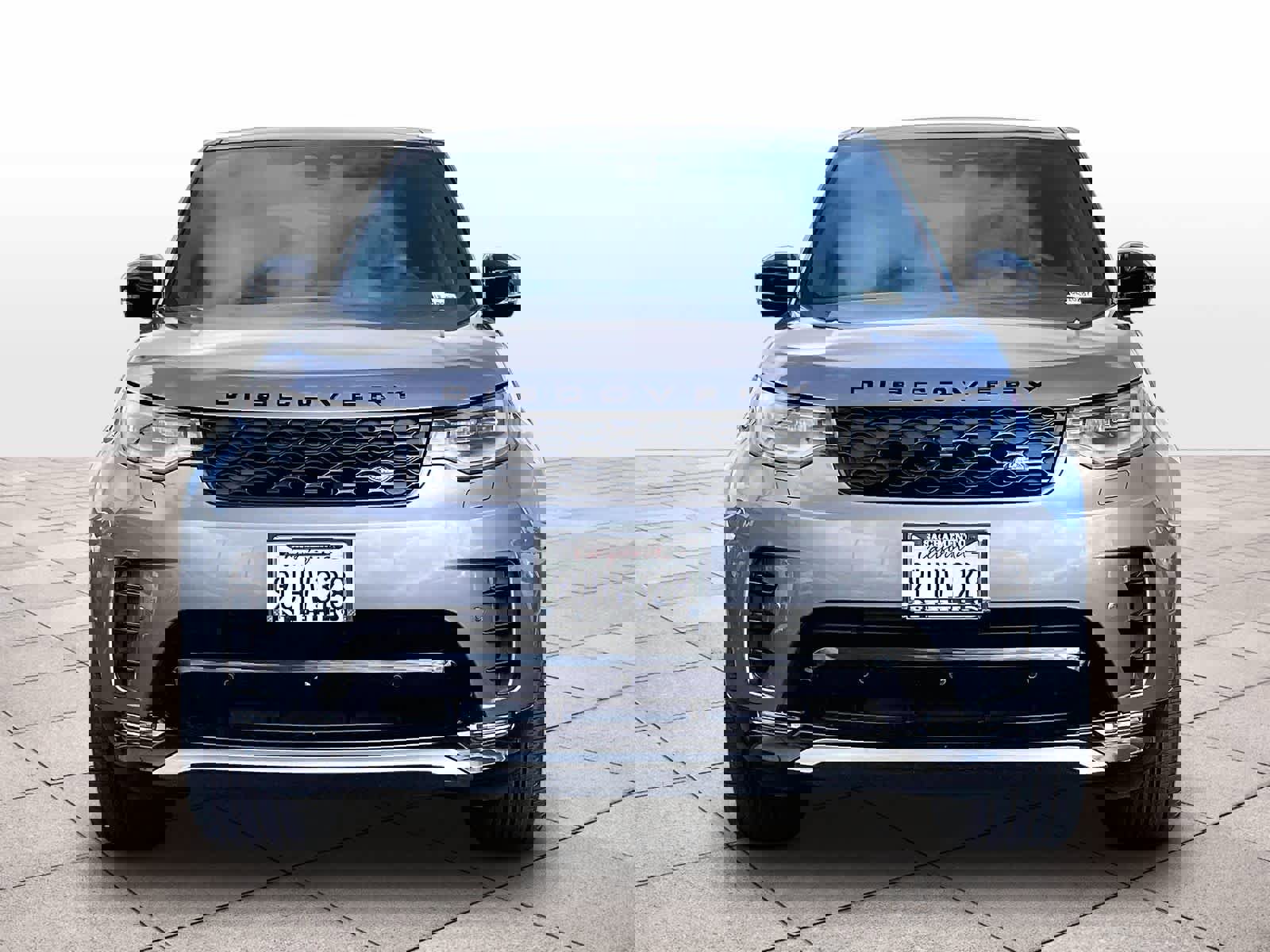 Used 2025 Land Rover Discovery Dynamic SE image 3