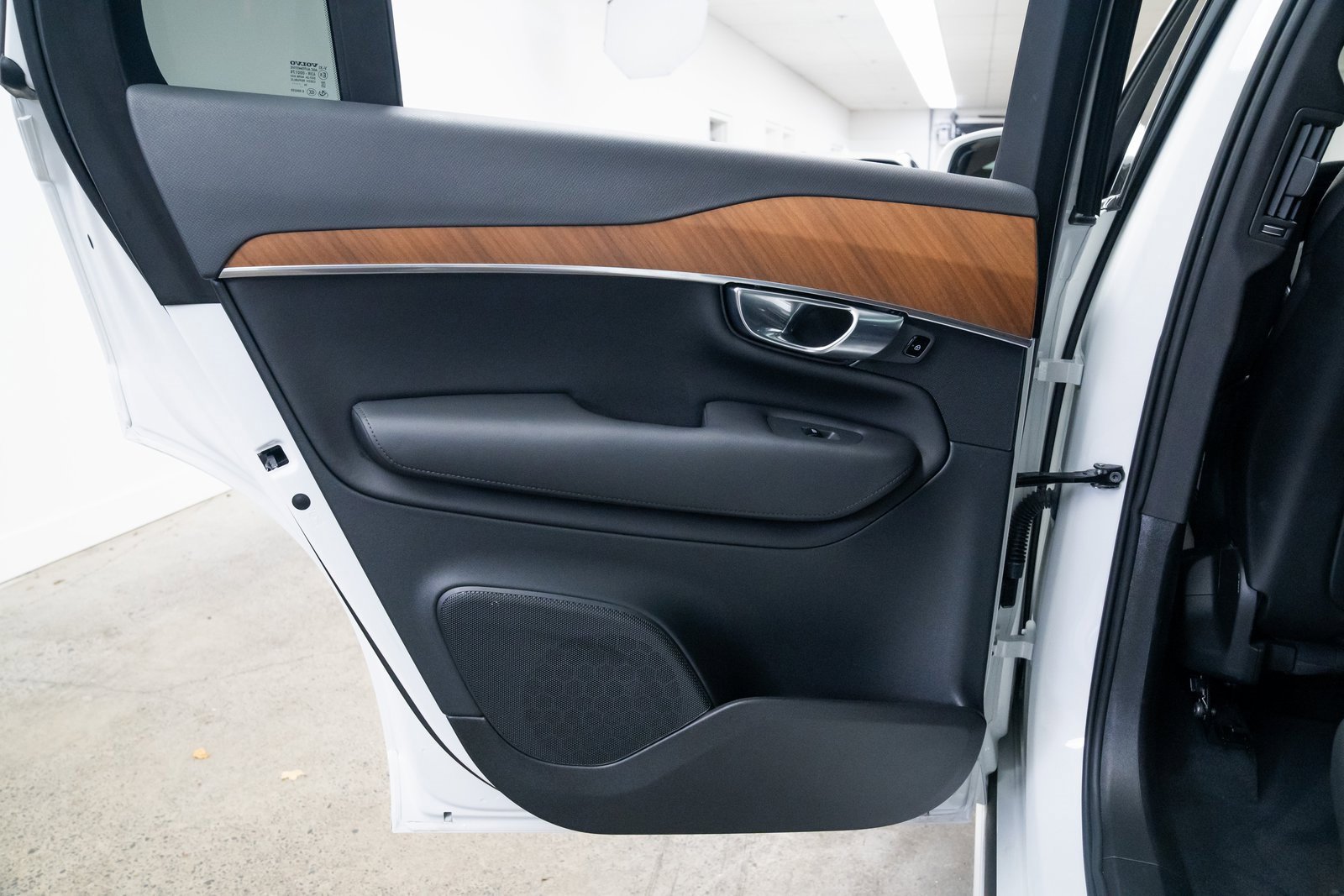 Used 2025 Volvo XC90 T8 Plus image 21